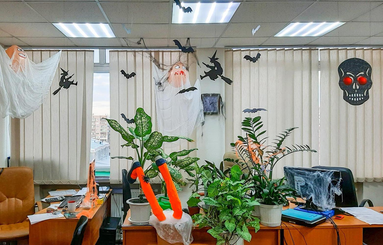 ZOMBIEFEST-2019. По традиции, в этом году мы выразили свое почтение нечистой силе. В этот день наш офис и сотрудники вселяли УЖАС