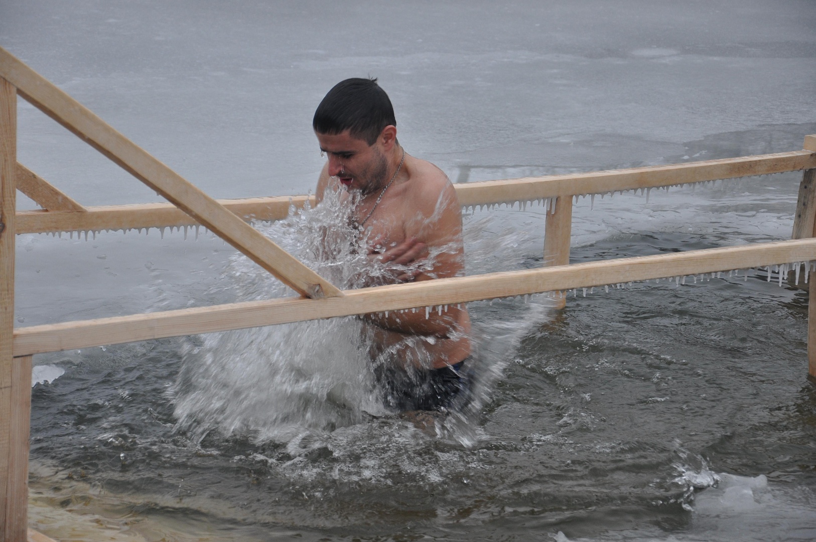 На Крещение мы, по традиции, купаемся в проруби. Заряд бодрости и сил на год получен.
